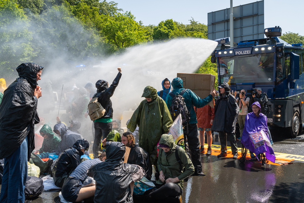 Police report 32 minors to social workers for climate demos