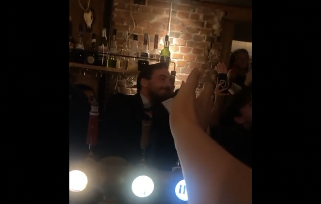 Thierry Baudet attacked with beer bottle in Groningen bar