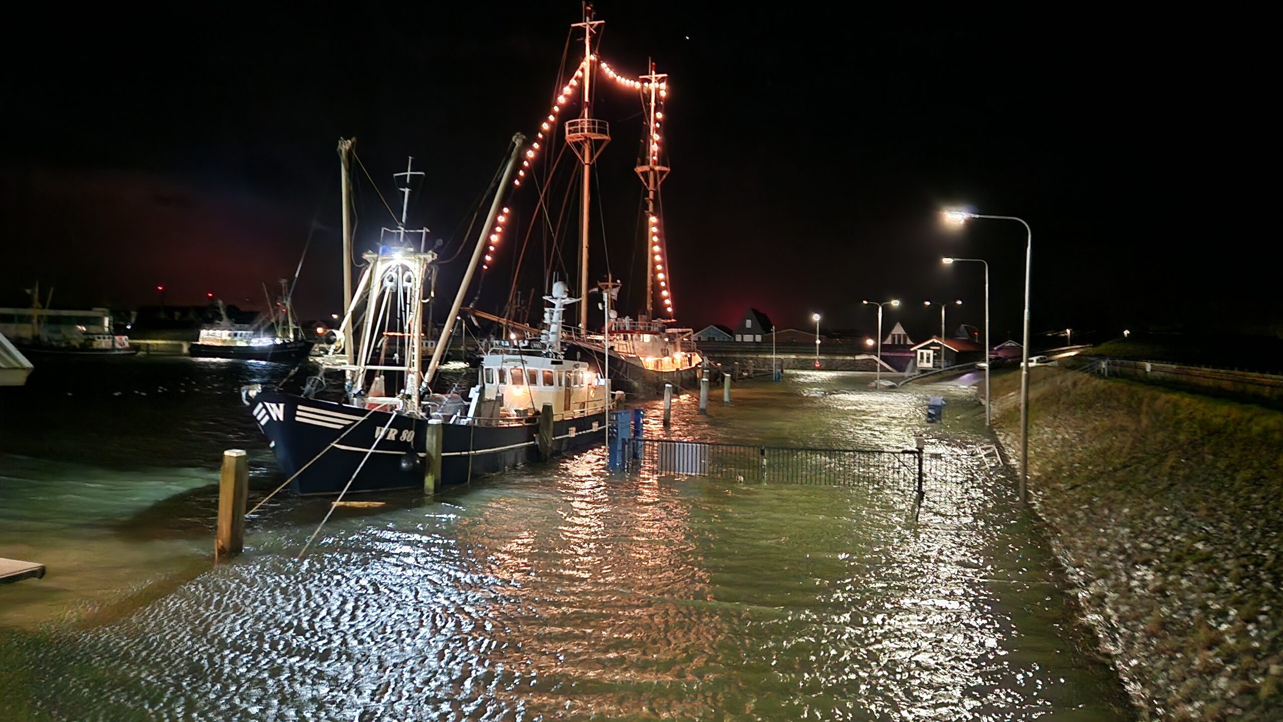 Hoogwater en storm Bia zorgen voor overstromingen in de Nederlandse kustplaatsen