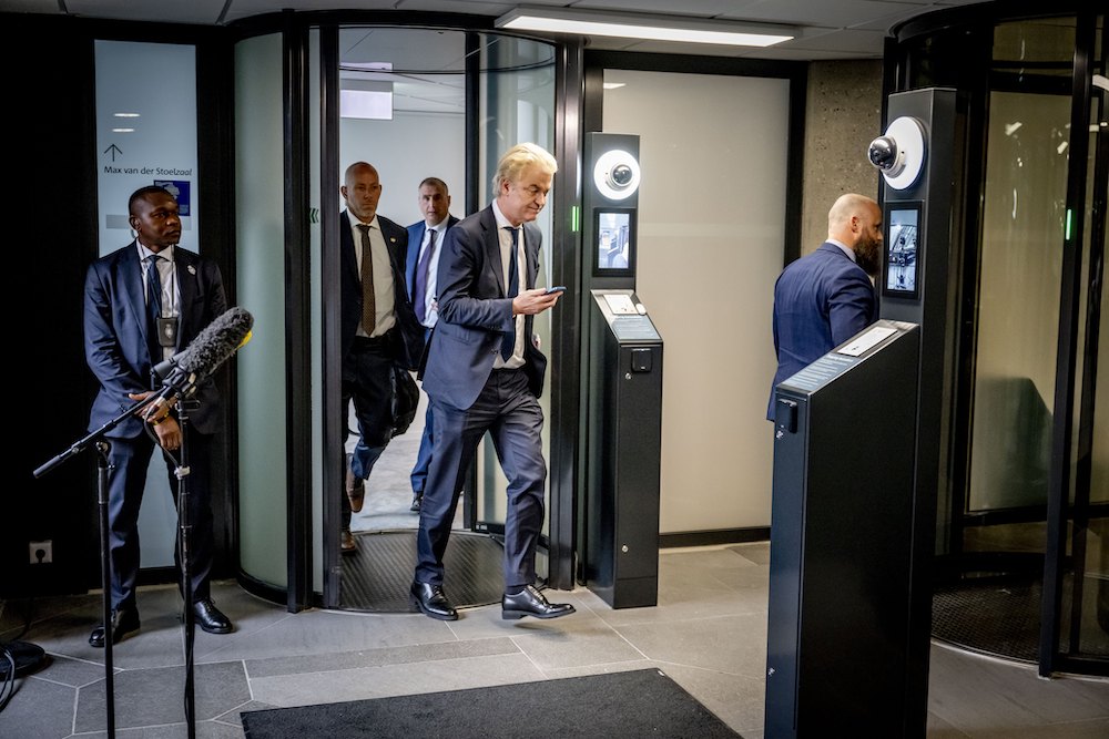 Wilders leaves coalition talks early, divisions loom on asylum