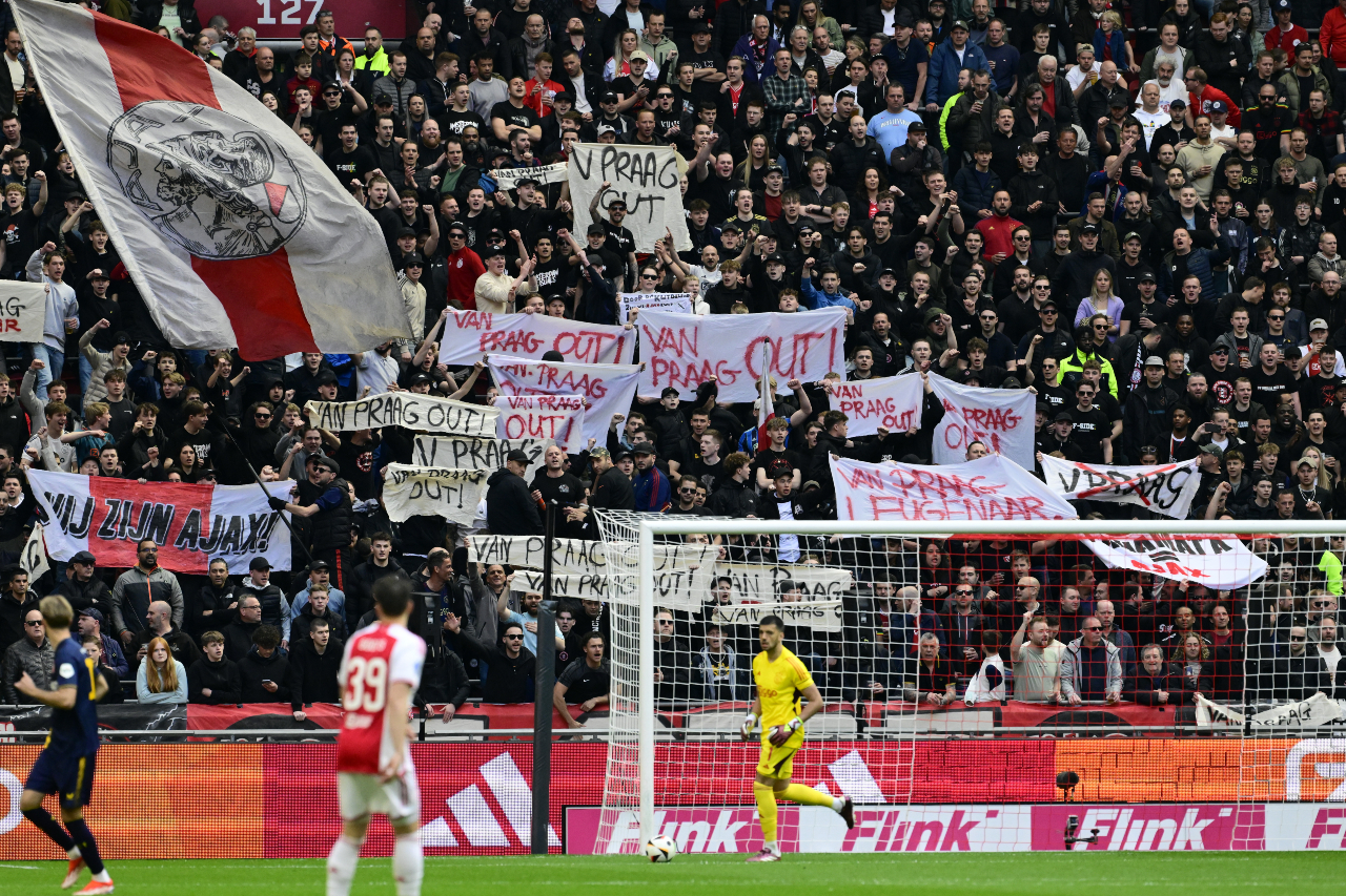 Ajax win against Twente overshadowed by protests; PSV near title - DutchNews.nl