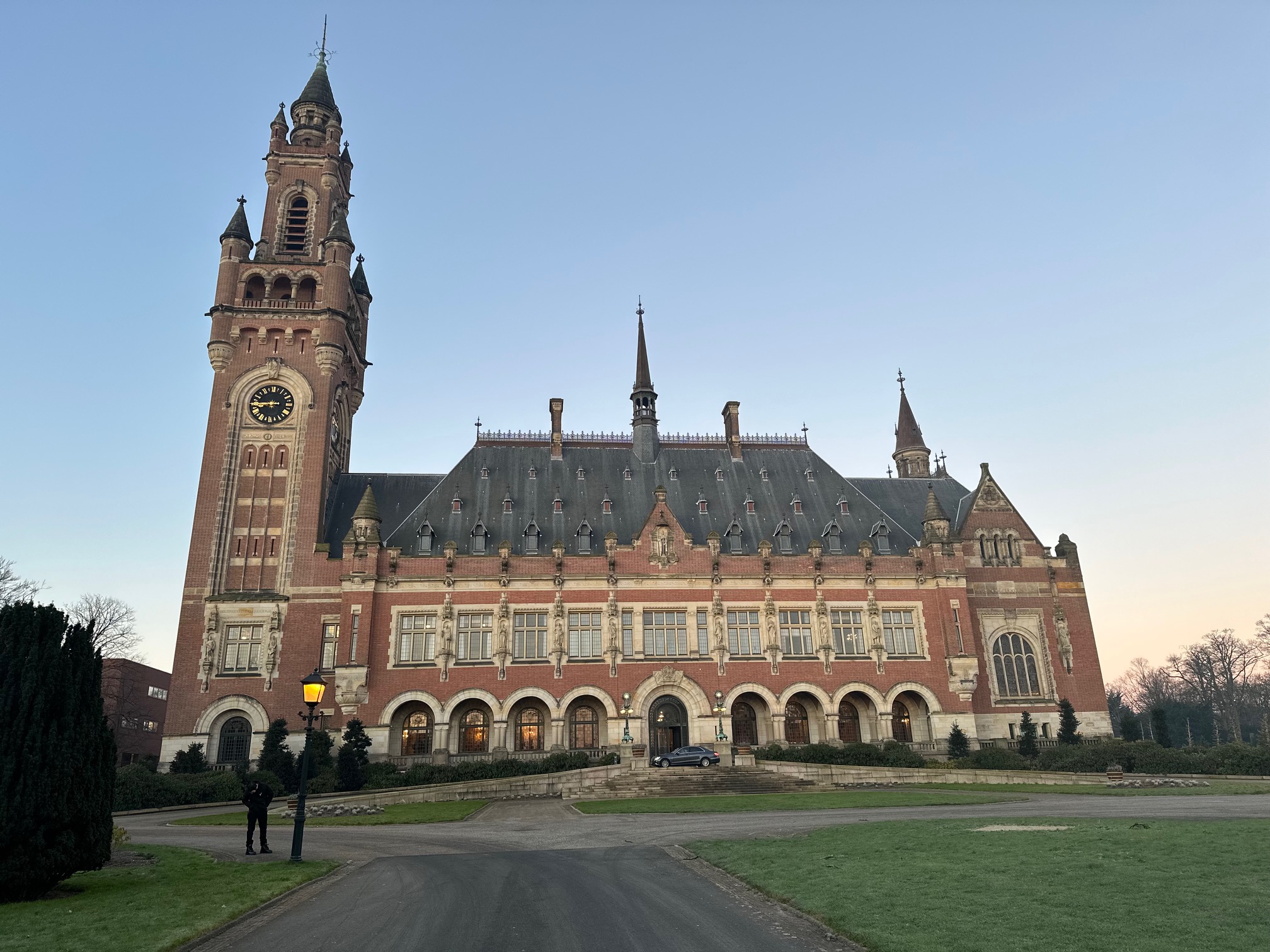 "No free riders" Dutch tell top UN court over climate change