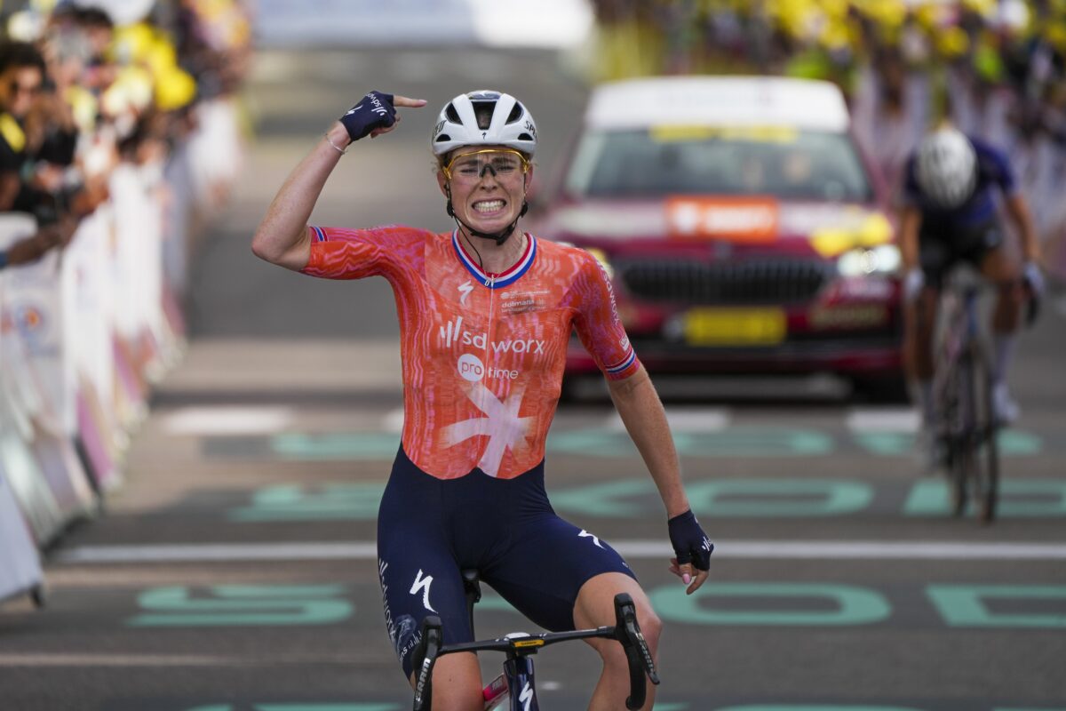 Vollering falls four seconds short of second Tour de France win