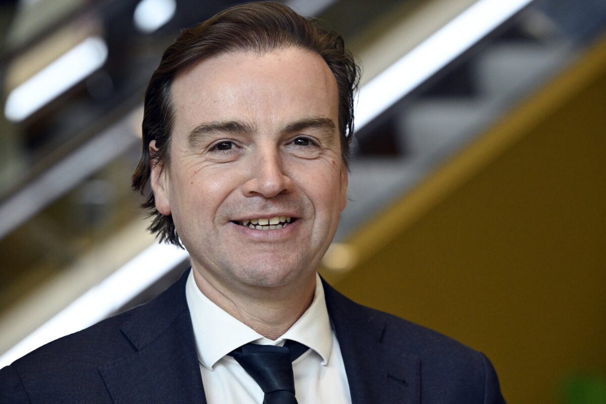 Azamani calls for strict but humane EU policy to return refugees