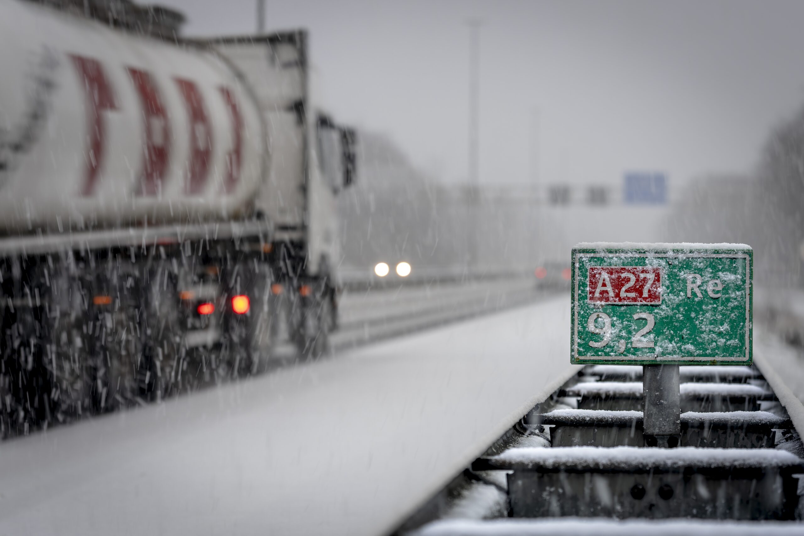 Schiphol grounds all flights as Netherlands hit by heavy snow