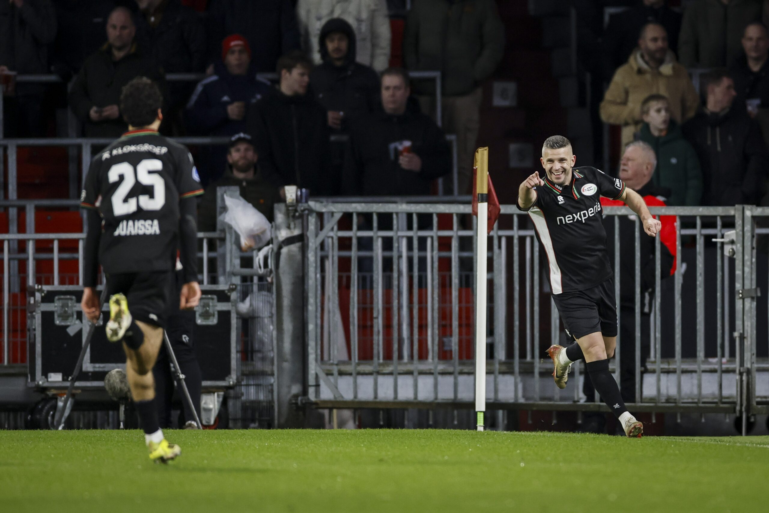 NEC levert PSV opnieuw af om in de Champions League-strijd te blijven NEC levert PSV opnieuw af om in de Champions League-strijd te blijven