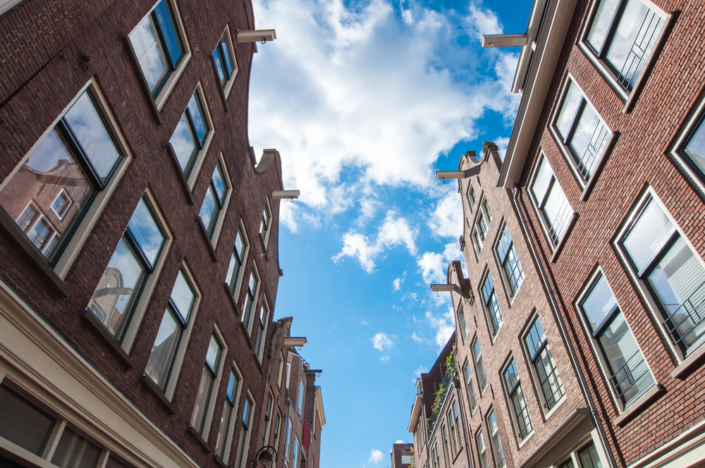 Voor een gemiddelde woning moeten huurders nu € 5.676,- per maand verdienen Voor een gemiddelde woning moeten huurders nu € 5.676,- per maand verdienen