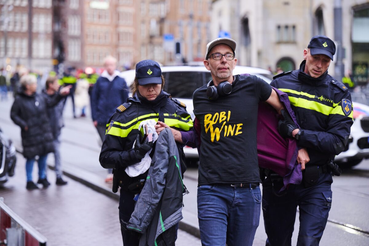 Police make 13 arrests at Remembrance Day ceremony in Amsterdam