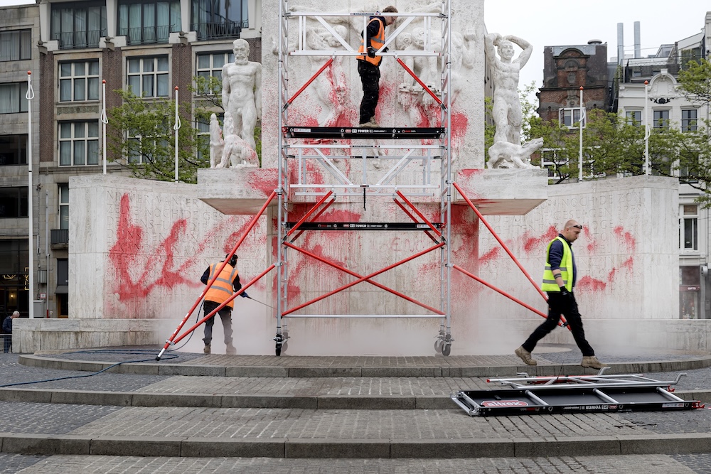 National war memorial in Amsterdam daubed with red paint