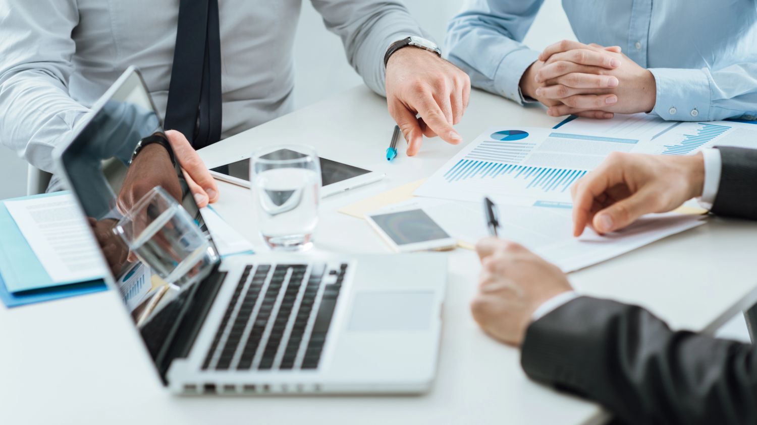 Dutch business confidence plummets to lowest level since 2022
