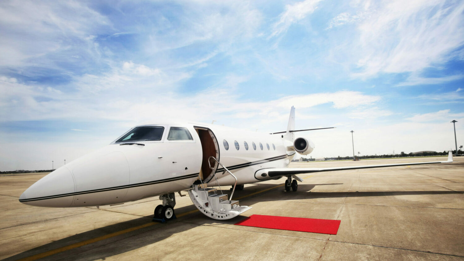 Ministers spend €1.8 million on private jets for foreign trips