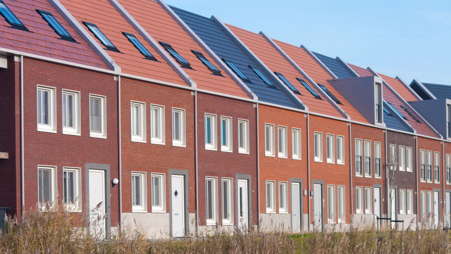 Er krijgen meer woningen een bouwvergunning, maar er worden er minder gebouwd: CBS Er krijgen meer woningen een bouwvergunning, maar er worden er minder gebouwd: CBS