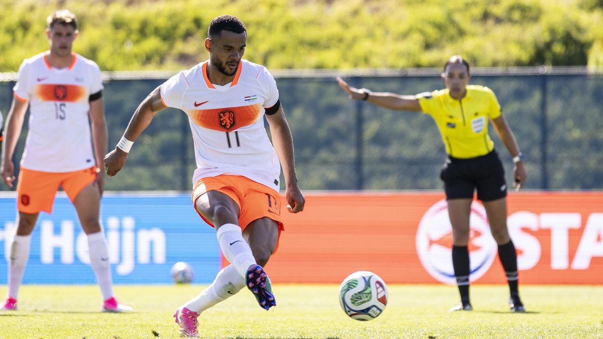 Dutch beat Uzbekistan but lose keeper before World