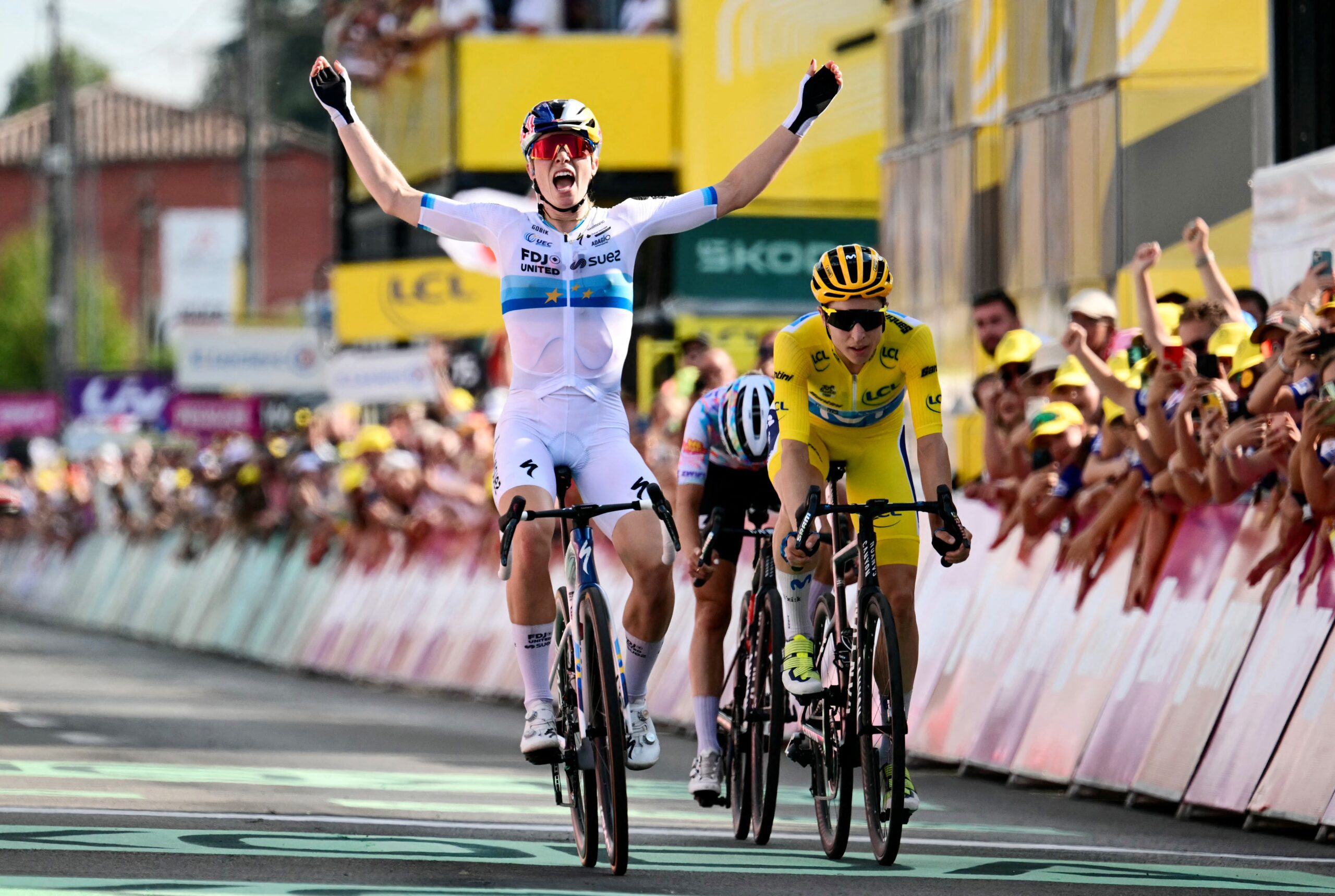 Vollering closes in on Tour de France lead with stage five win - DutchNews.nl