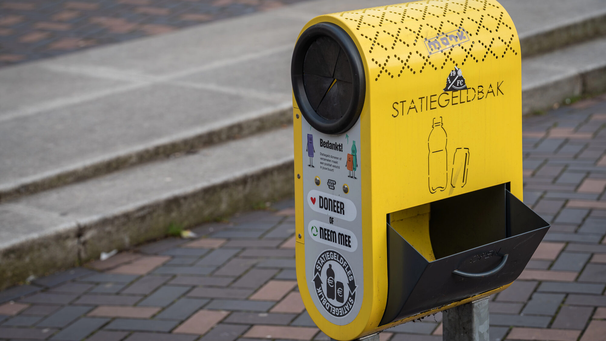 Criminals cashing in on black market for non-deposit cans