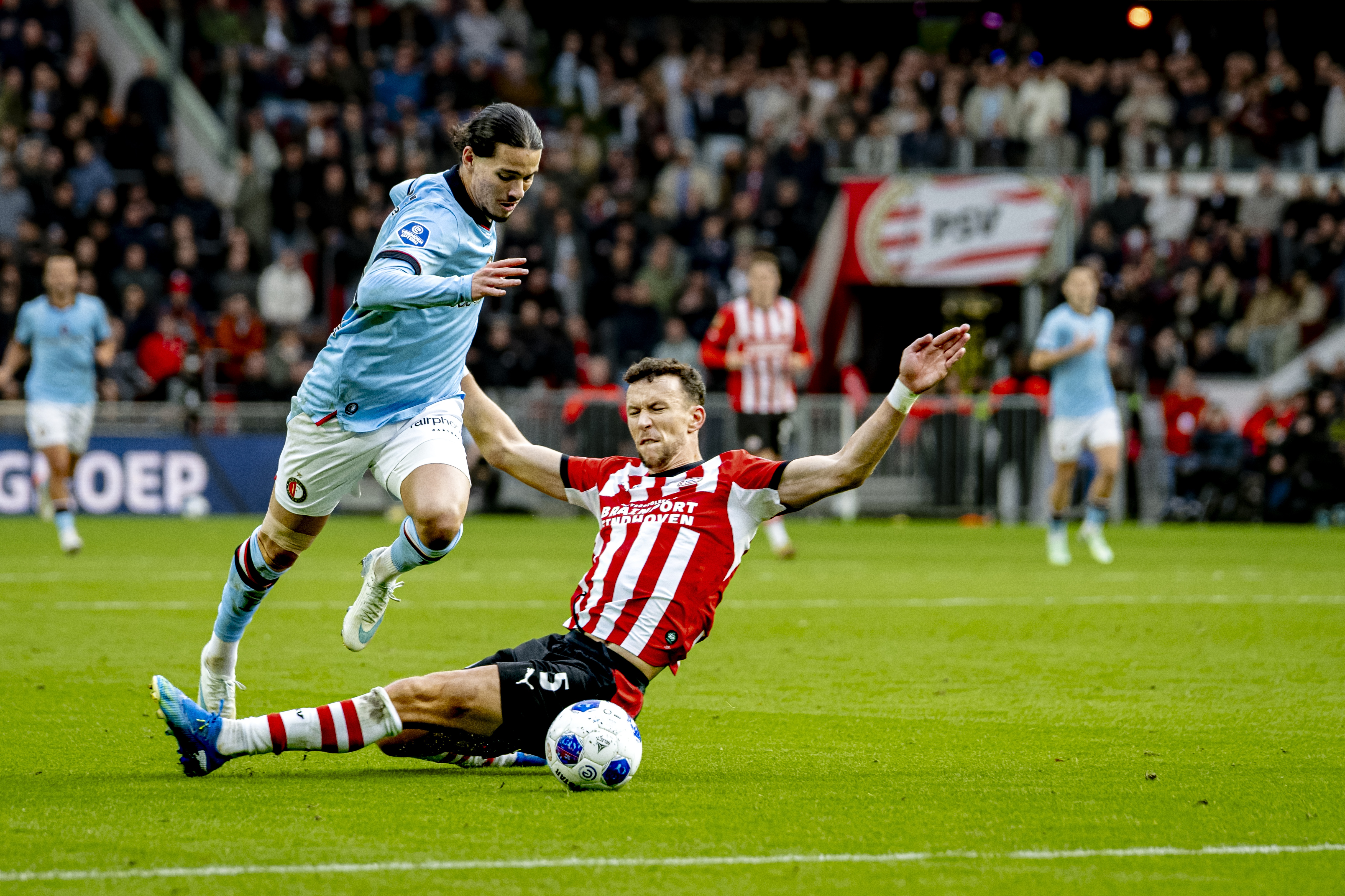 Bosz frustrated as Feyenoord hold PSV to 1-1 draw in Eindhoven