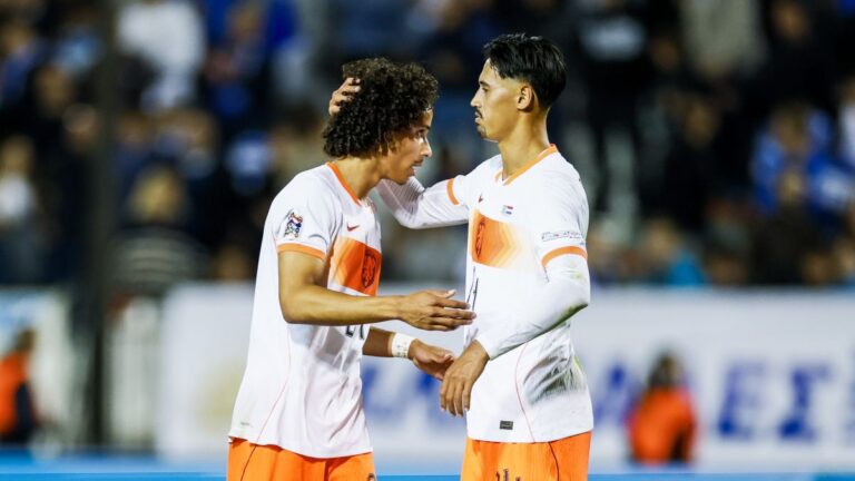 Late goal earns Oranje 2-2 draw with Greece - DutchNews.nl